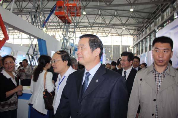 苏滇携手聚春城 雪梅南国喜迎宾 苏滇携手聚春城 雪梅南国喜迎宾